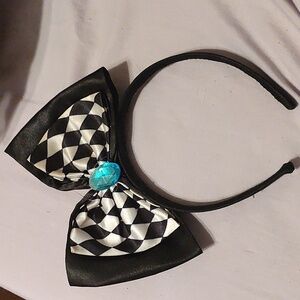 Black and white bow headband
